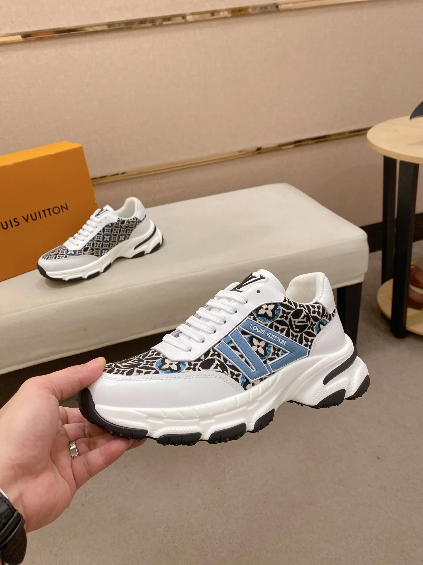 Men's shoes 442💰louis vuitton (Louis Vuitton/lv)🔍🔍The new counters are on sale at the same time. The uppers are imported from Italy. ⃣️Re-engraved🇮🇹💪💪, ⚠Sole: The original sole is specially provided by the original factory, the exclusive movable molded sole is super comfortable, ⚠Original and single goods 🔍high quality, you can enter and leave the counter at will, welcome to compare⚠. Code number: 38-44 (45/customized, non-refundable)